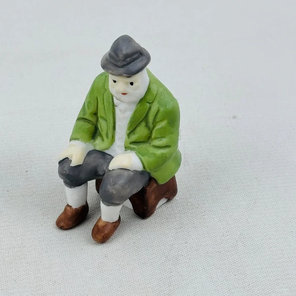 Department 56 Alpine Villagers 3 Piece Village Accessory Set Man Woman Dog 65420